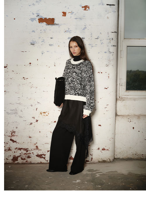 EMBLEM MIXED YARN OVERSIZED KNIT JUMPER