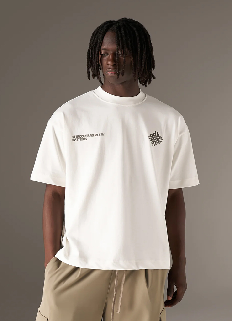 BLURRED GRAPHIC EMBLEM T-SHIRT