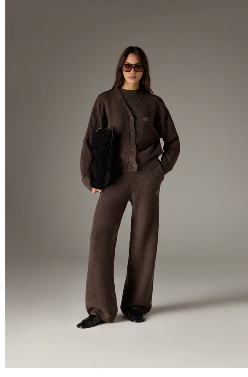 FLUFFY KNIT EMBLEM EMBROIDERED JOGGER