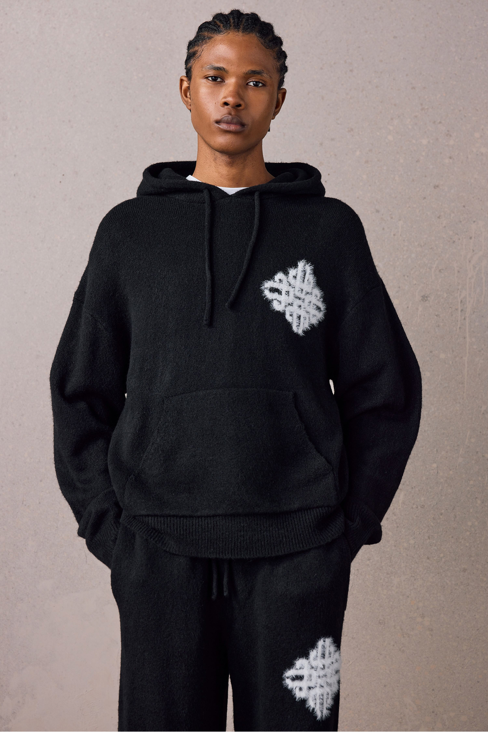 EMBLEM FLUFFY KNIT HOODIE