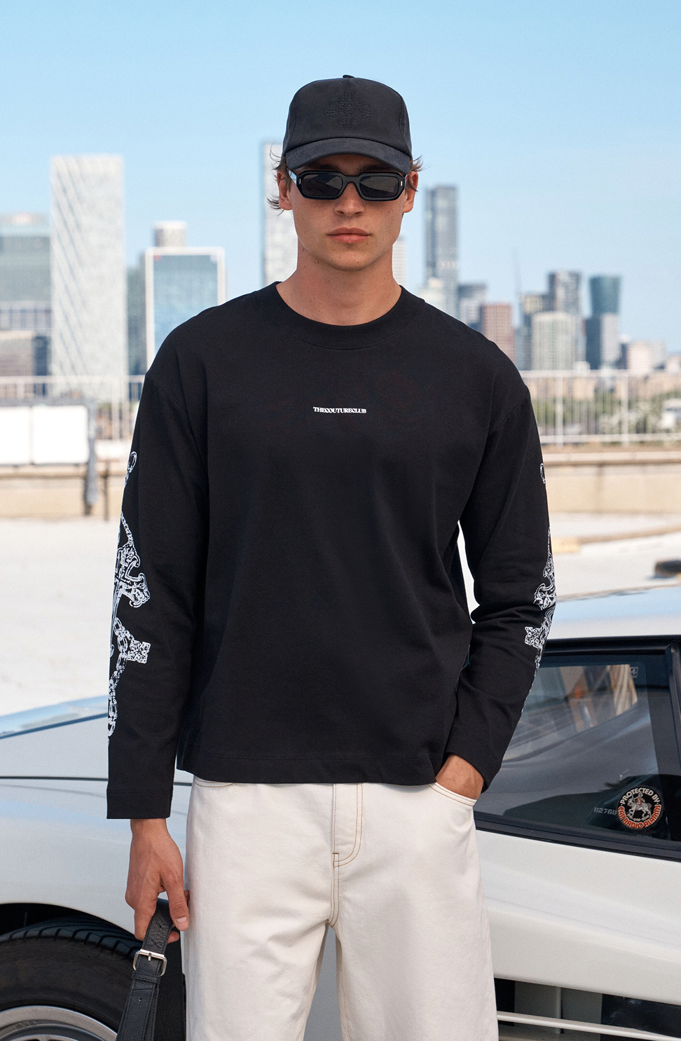 EMBLEM CHAIN GRAPHIC LONG SLEEVE T-SHIRT