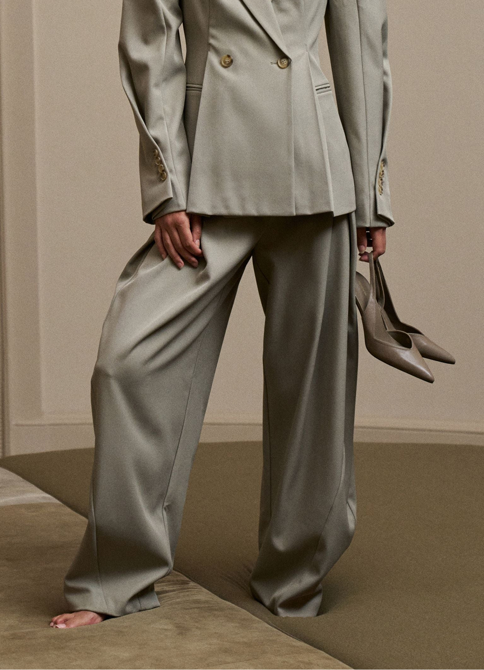 PLEAT DETAIL BARREL LEG TROUSERS