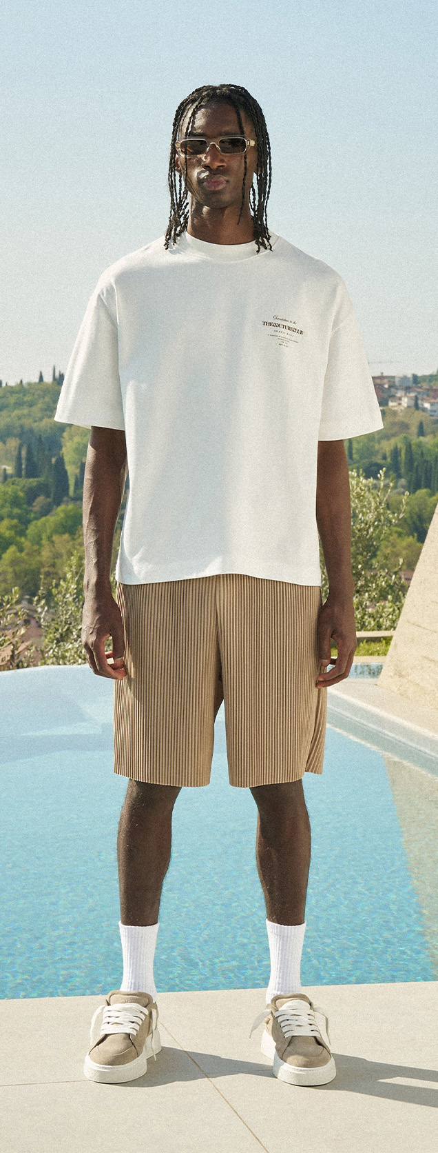 BEACH CLUB GRAPHIC T-SHIRT
