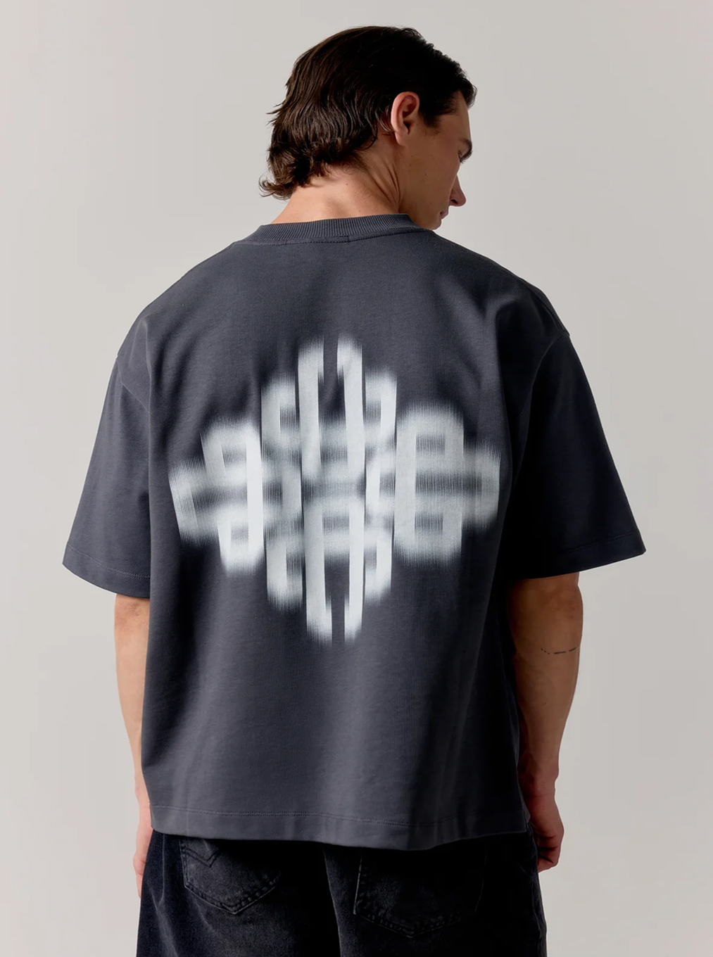 MOTION BLURRED EMBLEM T-SHIRT