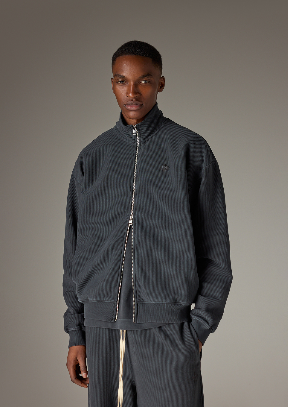 HEAVYWEIGHT WASHED RIBBED ZIP THROUGH FUNNEL NECK