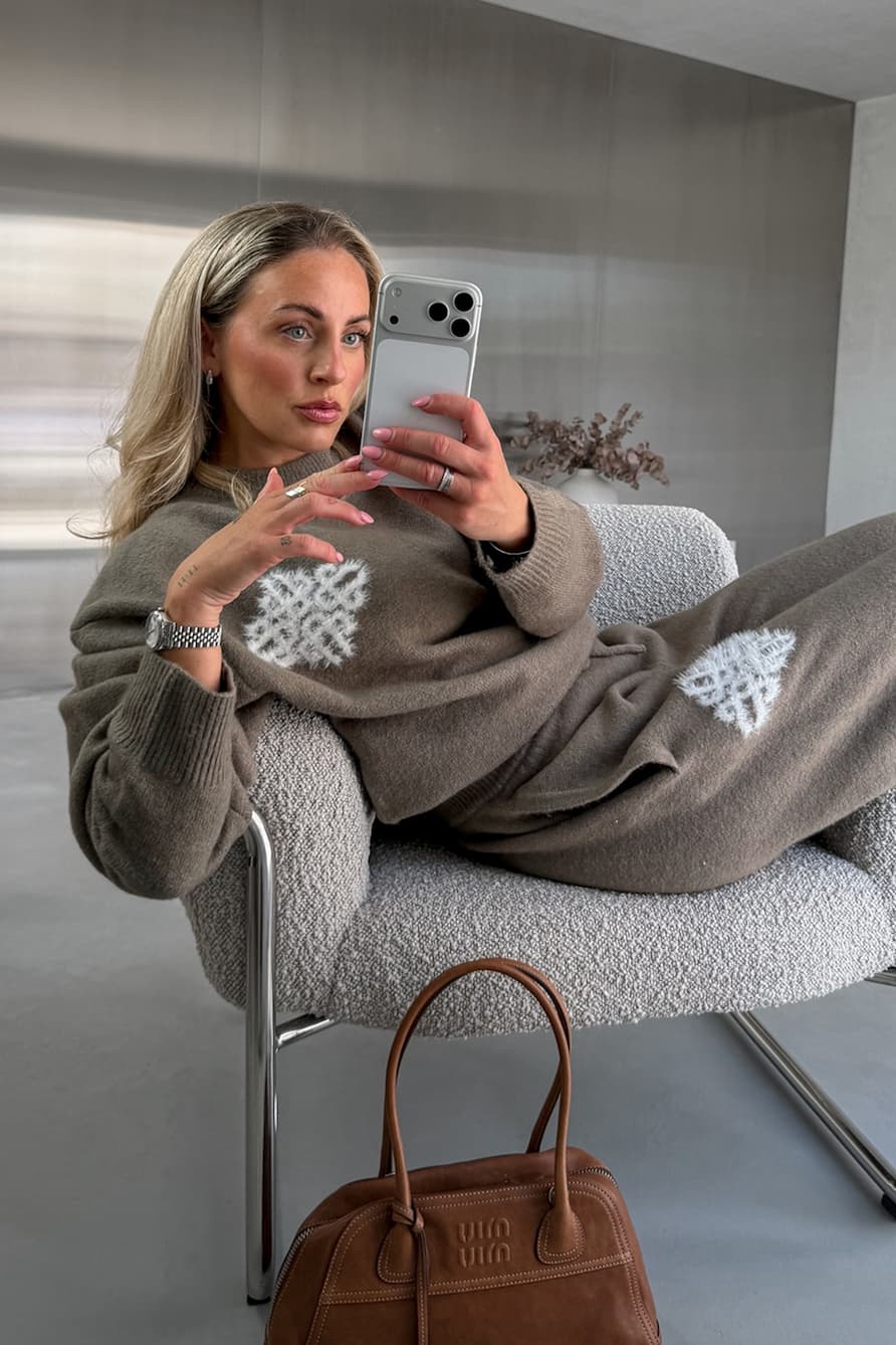 EMBLEM FLUFFY KNIT