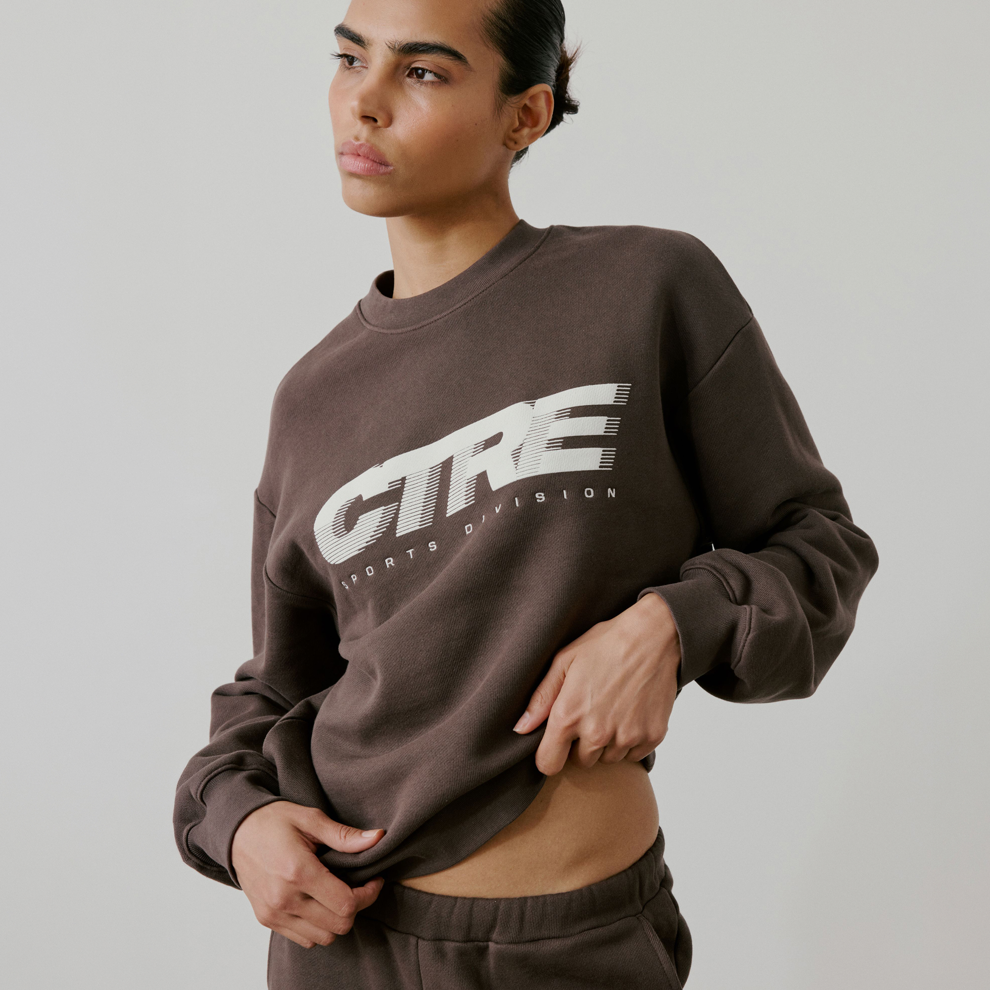 RETRO SPORT CTRE GRAPHIC CREW