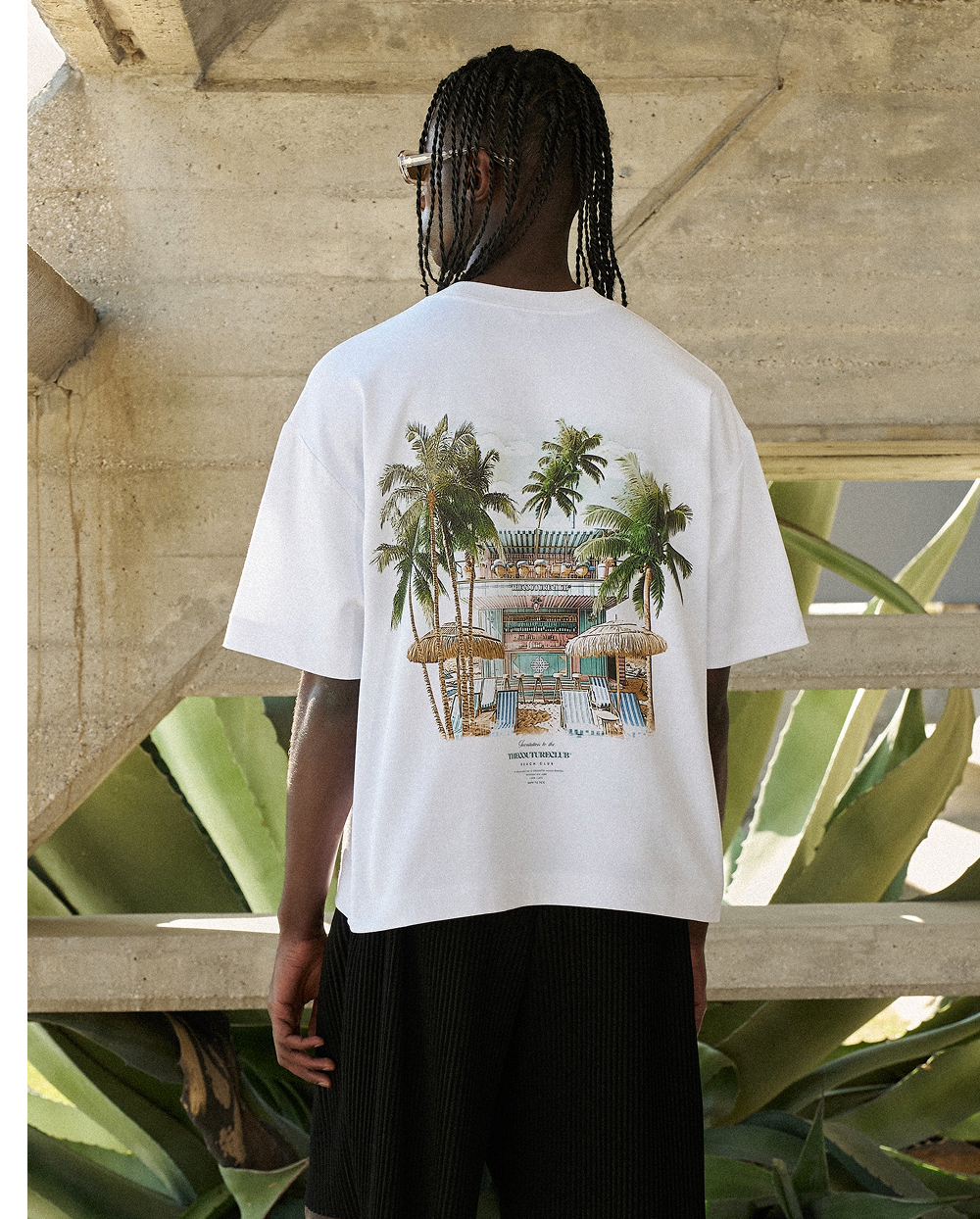 BEACH CLUB GRAPHIC T-SHIRT
