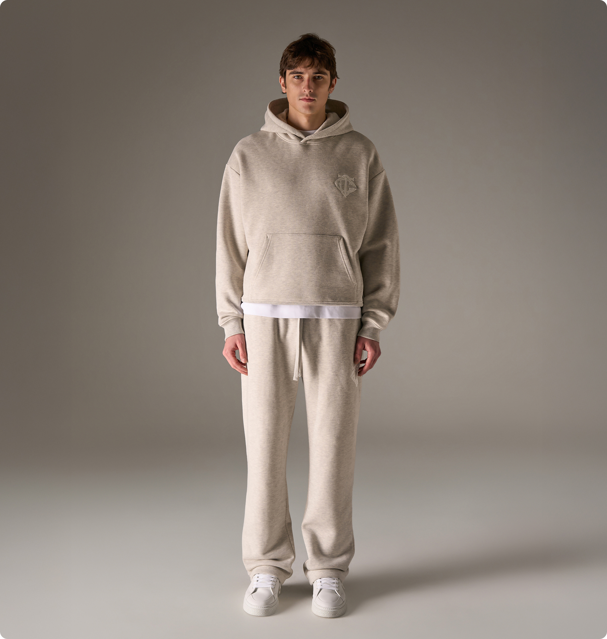 HEAVYWEIGHT MONOGRAM APPLIQUE EMBLEM HOODIE