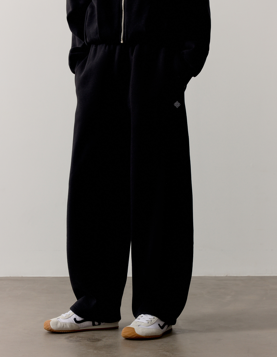 BARREL LEG JOGGER