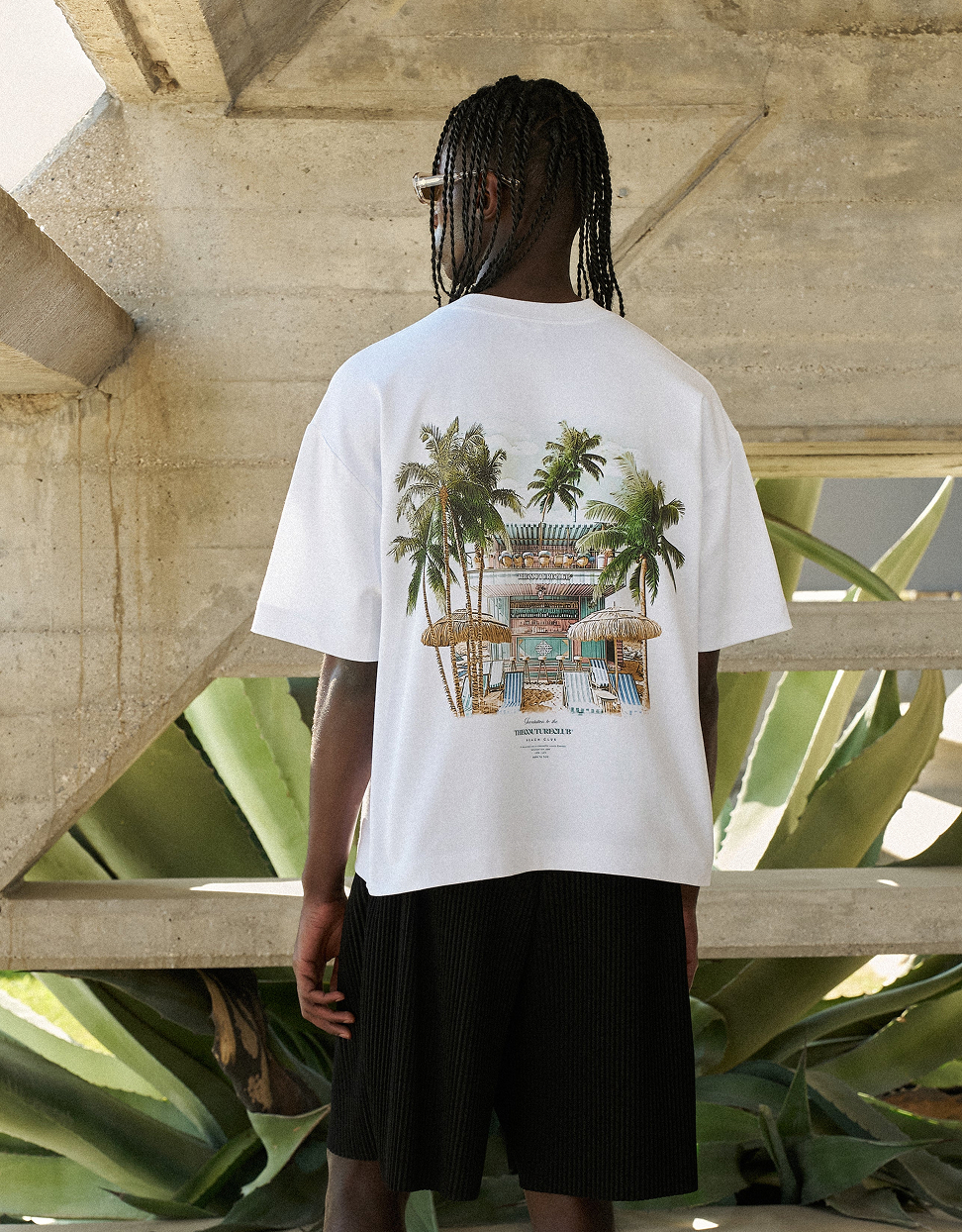 BEACH CLUB GRAPHIC T-SHIRT