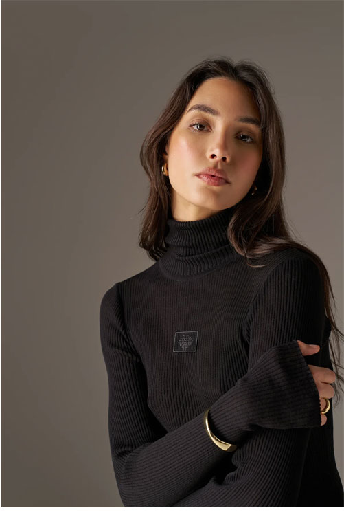 RIBBED ROLL NECK TOP