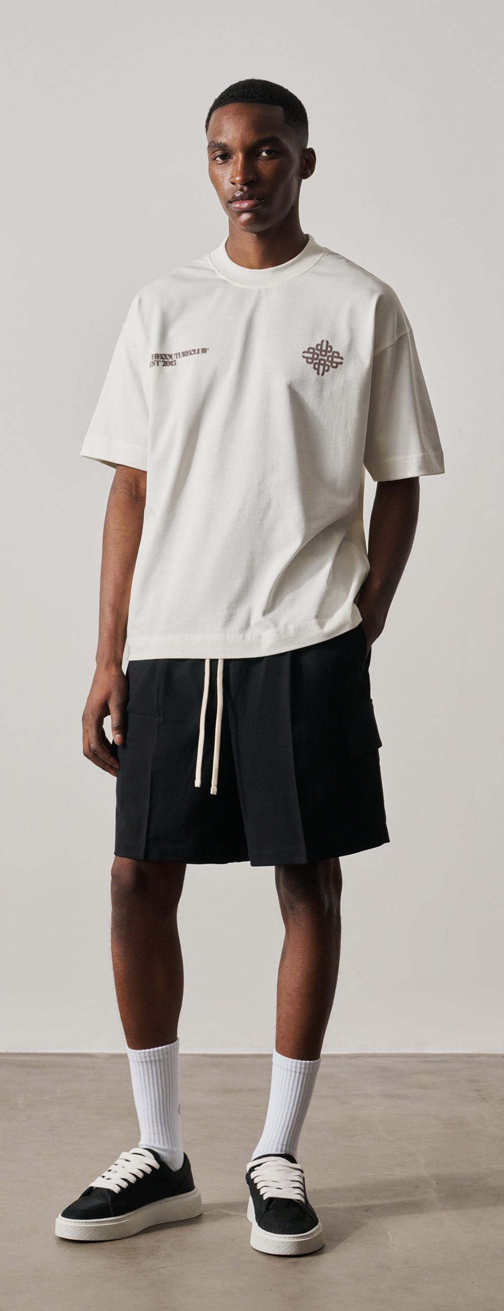 BLURRED GRAPHIC EMBLEM T-SHIRT