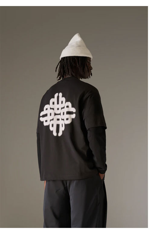 BLURRED GRAPHIC EMBLEM T-SHIRT