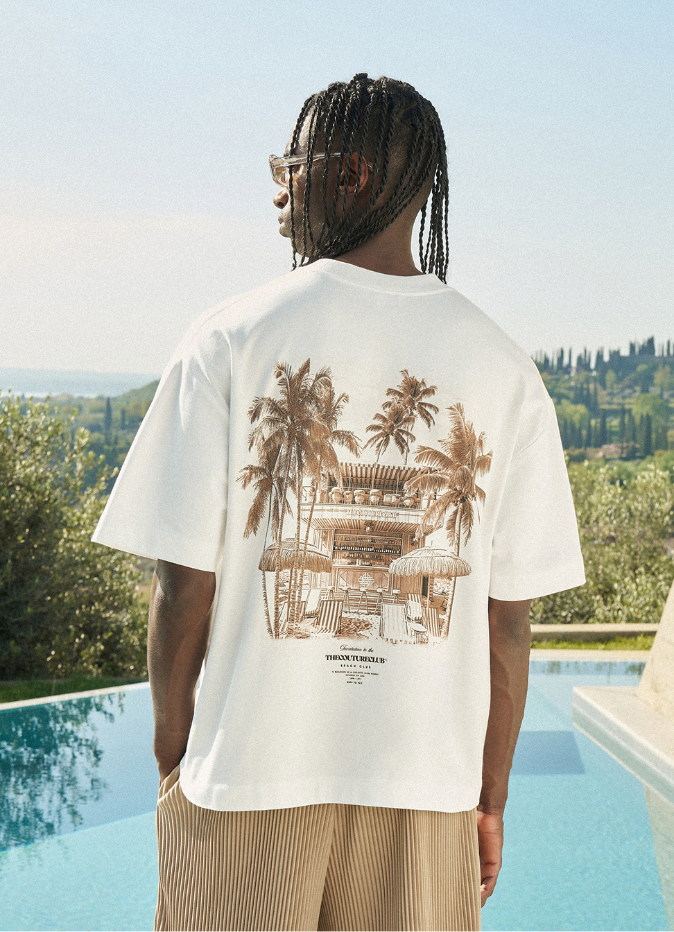 BEACH CLUB GRAPHIC T-SHIRT