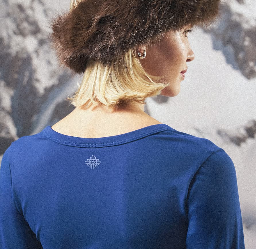 SCULPTING STRETCH SCOOP NECK LONG SLEEVE TOP