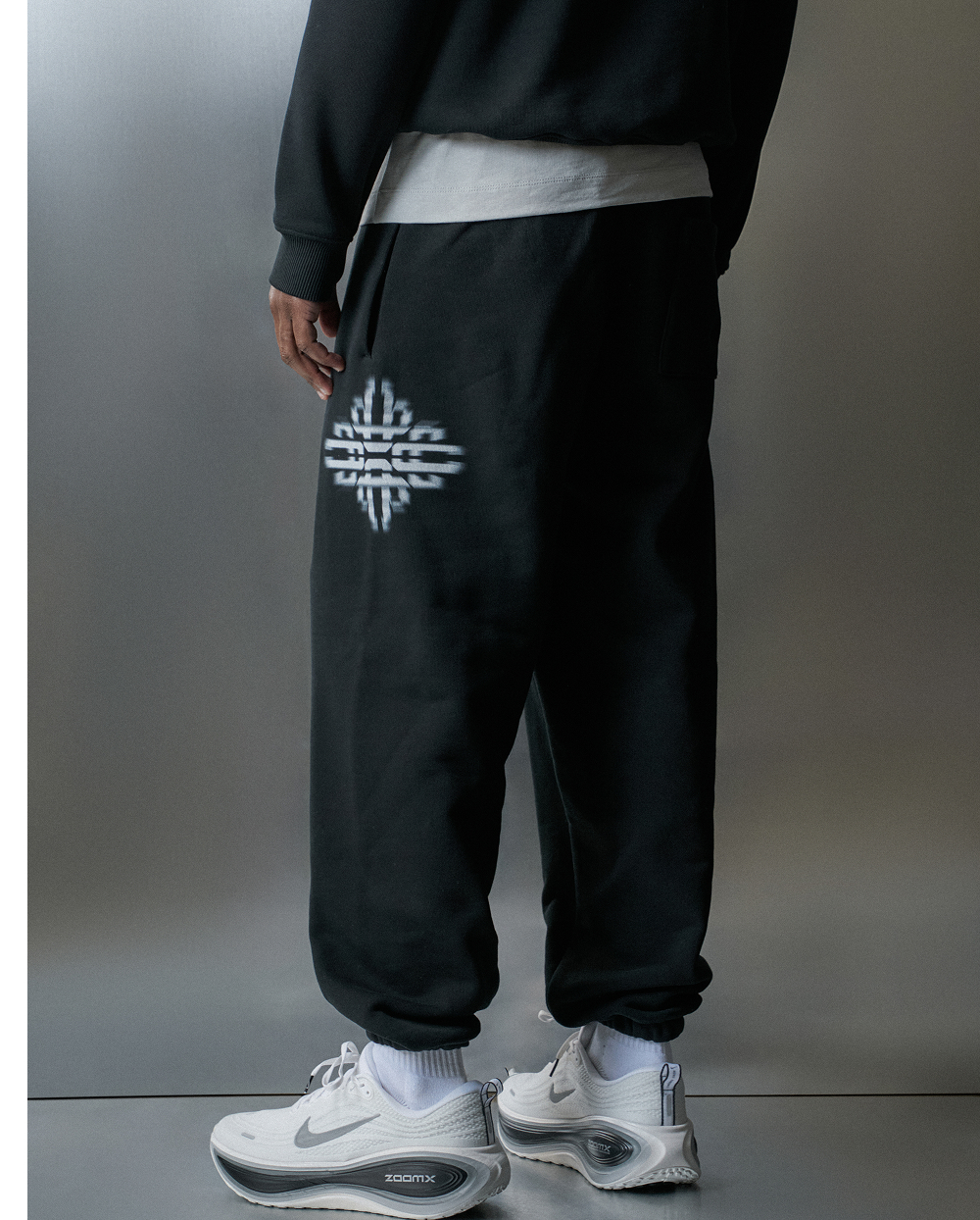 LUXURY IN MOTION JOGGERS