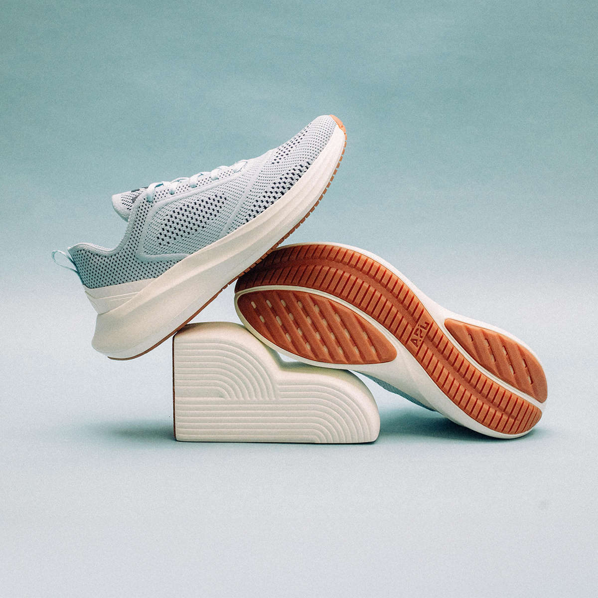 TechLoom Dream in Powder Blue / Navy / Linen