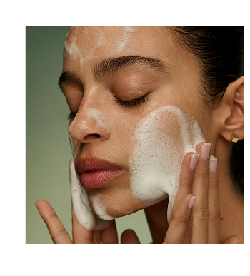 An image of The Matcha Foam Cleanse applied on a model