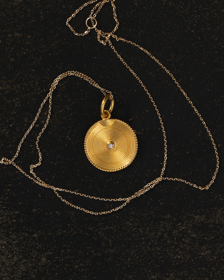 Patella Necklace Solid Gold