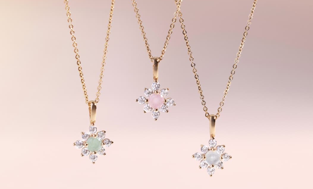 Spring light pendent necklace