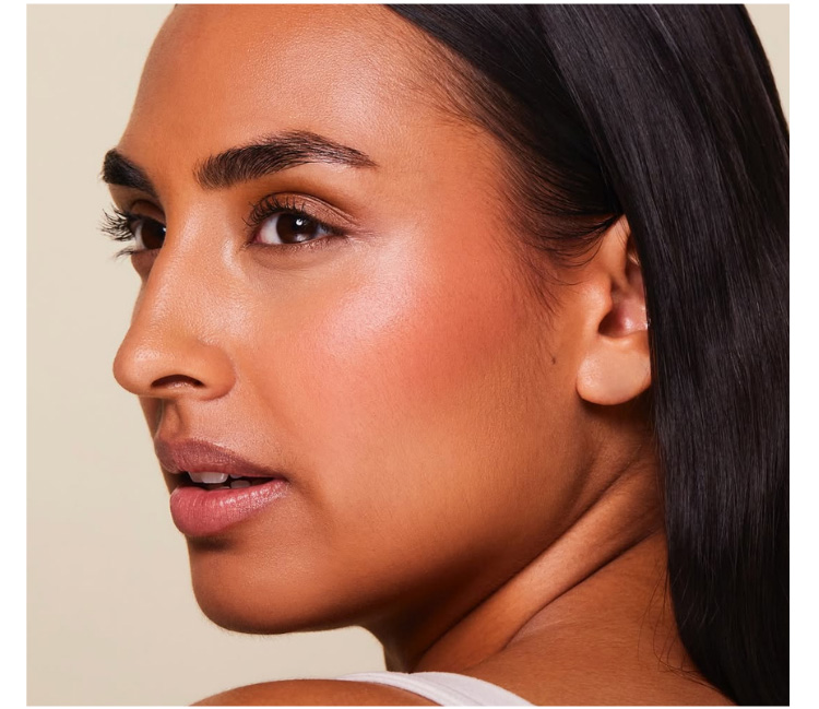 CHEEKSLIME ON CHEEKS OF MODEL