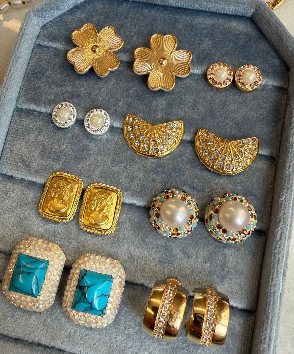 STUD EARRINGS