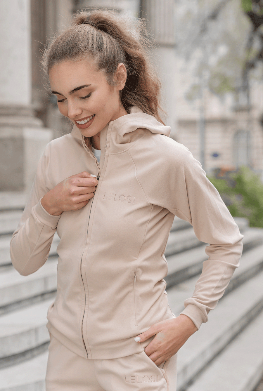 Cream zipper