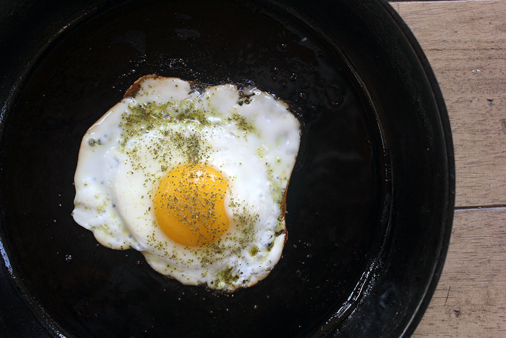 fried egg in cast iron pan