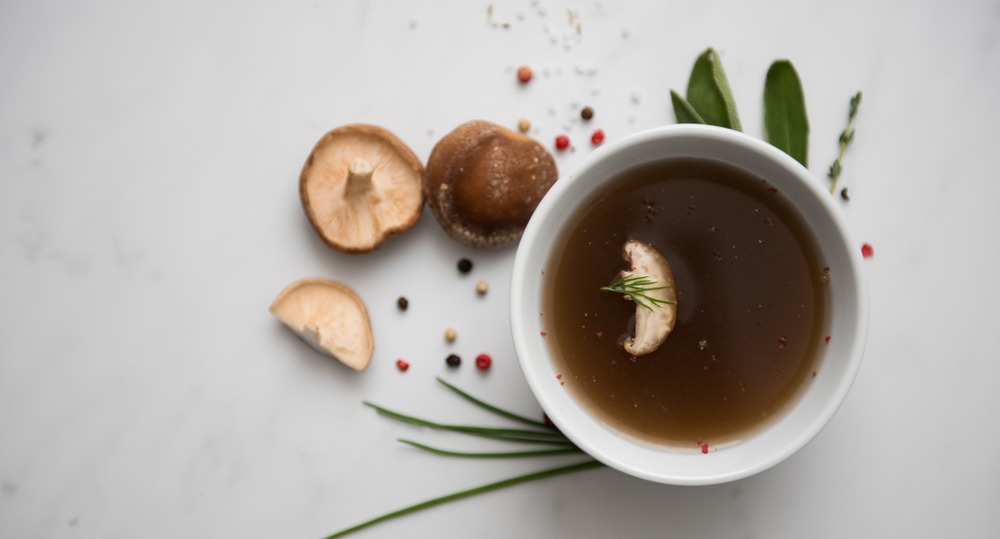 3 Reasons to Give Your Senior Dog Bone Broth & Mushrooms 🦴🍄