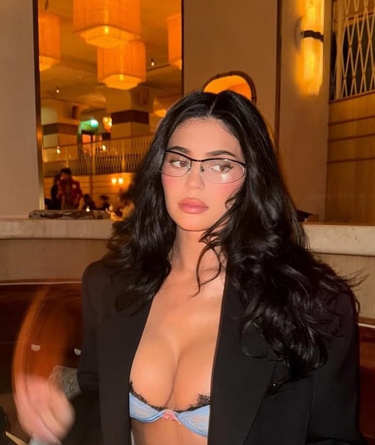 kylie jenner in the attico charlotte glasses