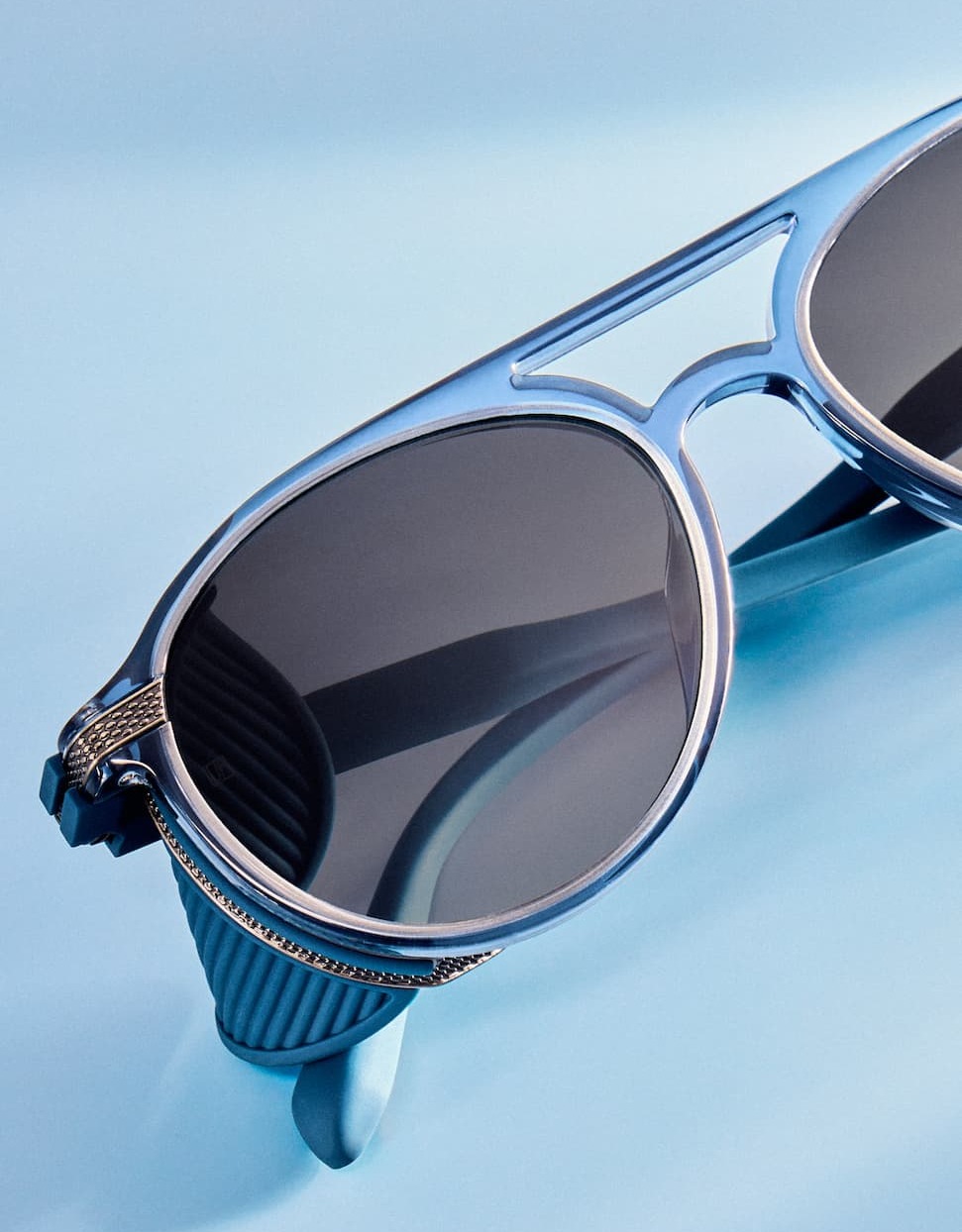 the sutton sunglasses in blue
