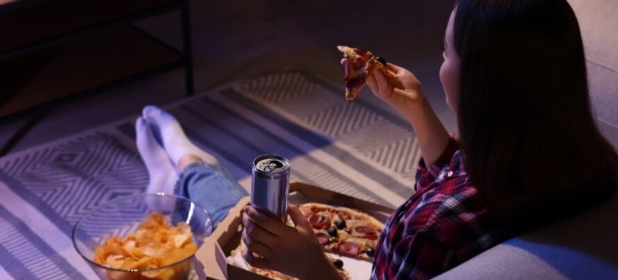 Does Eating While Watching TV Make You Eat More?