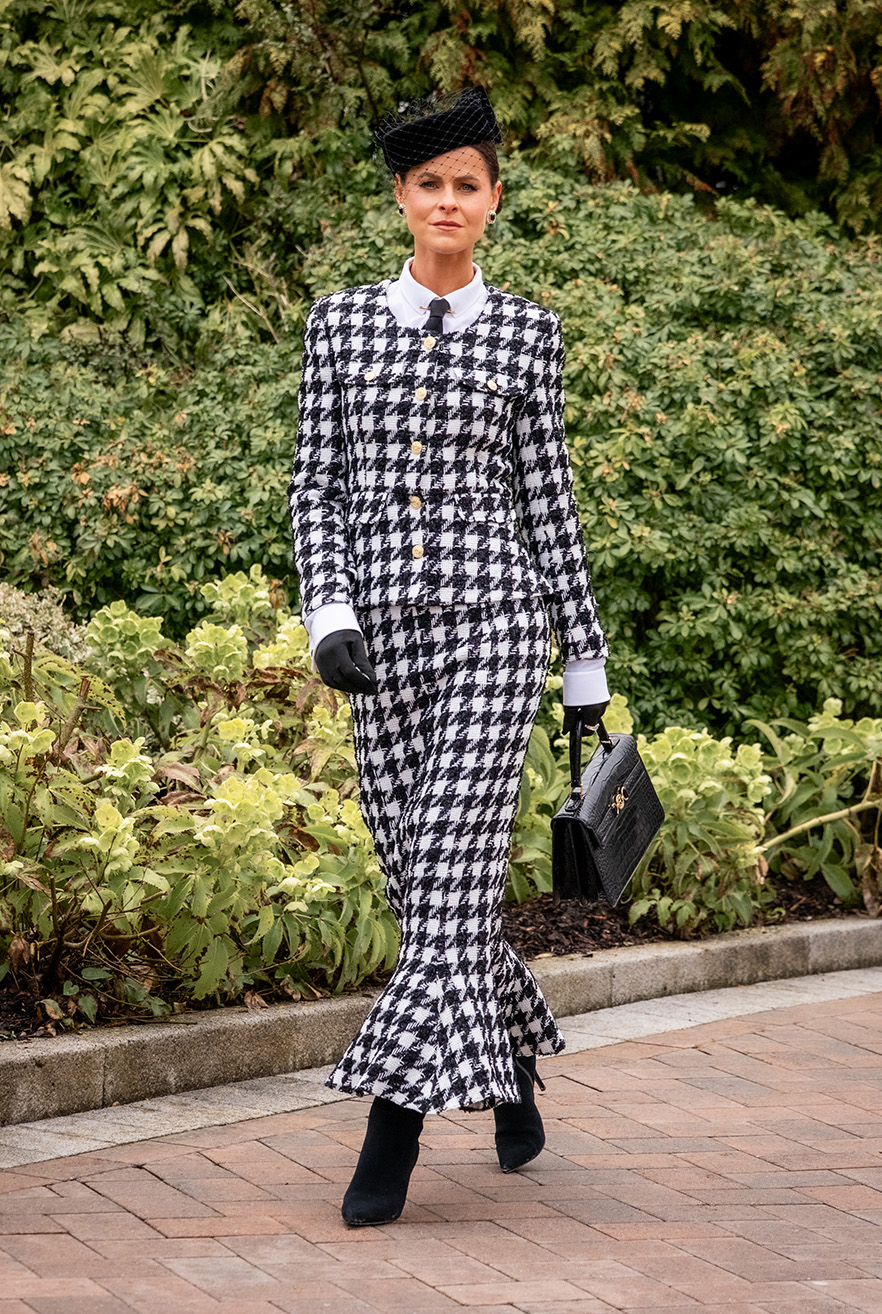 Jade's Large Scale Houndstooth Look