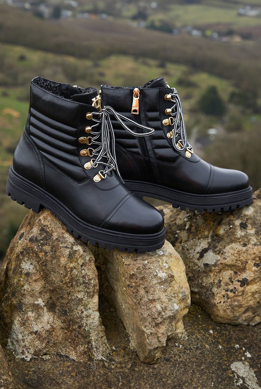 The Cotswold Walking Boot (Black)