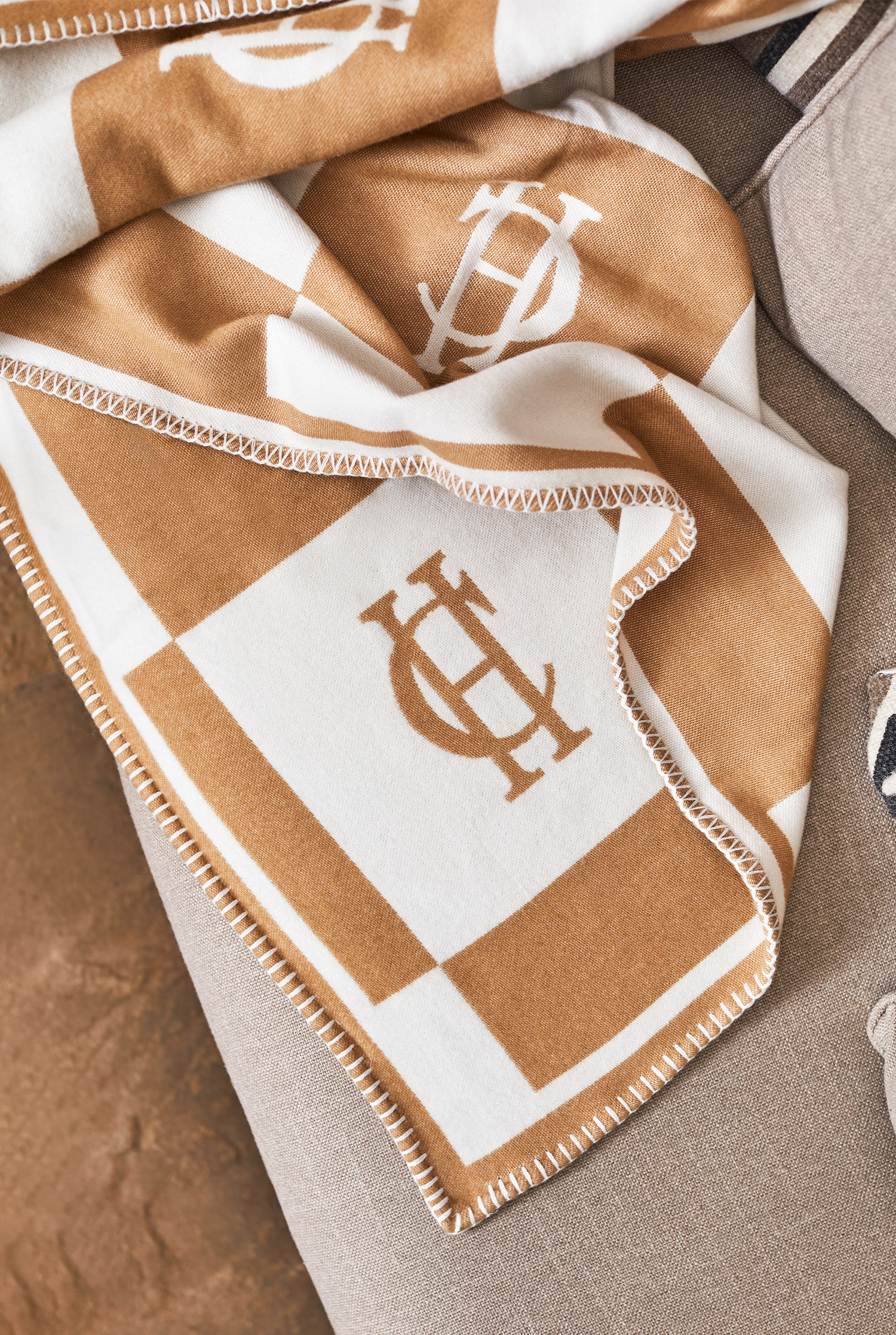Luxury Blanket (Camel Cream)