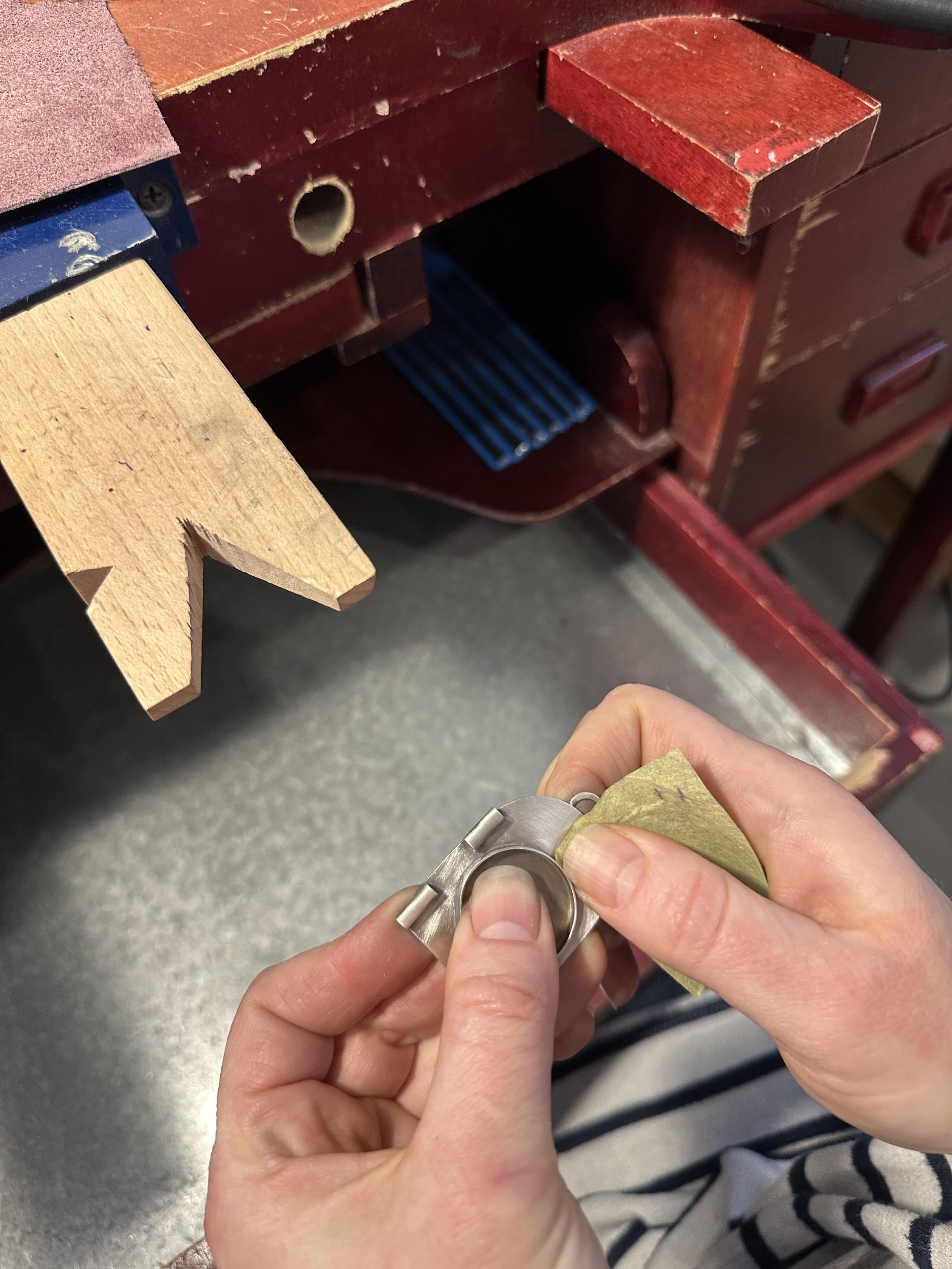 Hand polishing inside back