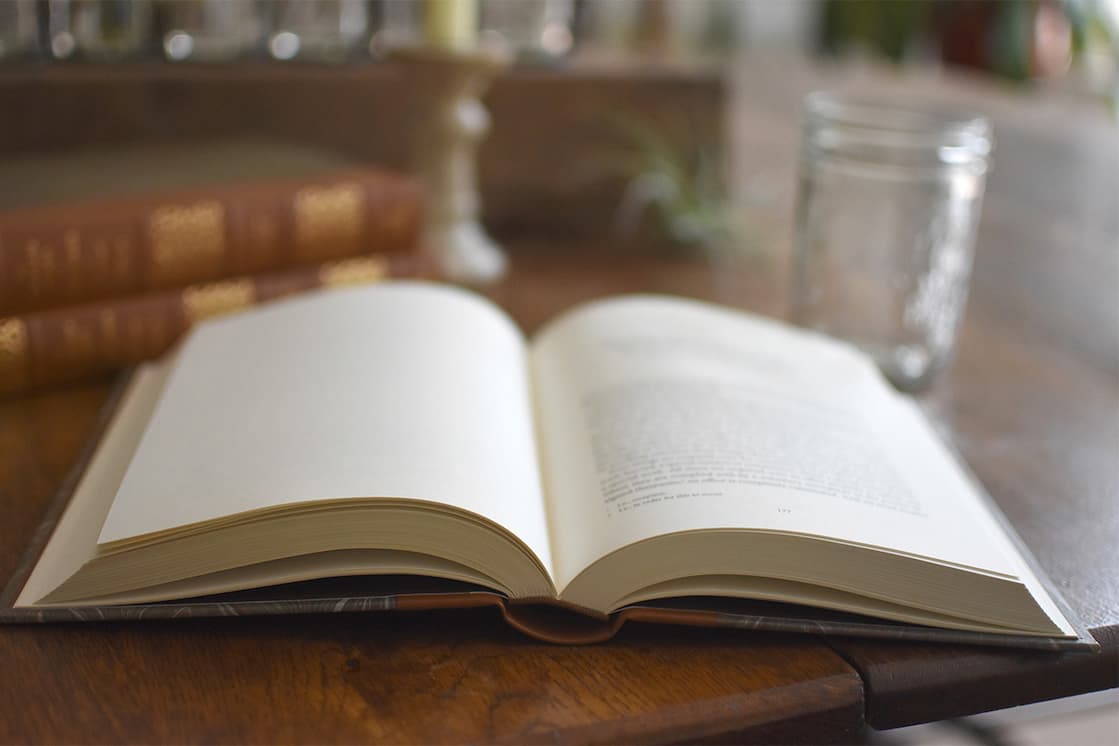 Released over a number of years, The Complete Works of John Owen will inspire a new generation of Bible readers and scholars to deeper faith.   Edited and Formatted for Modern Readers: Presents Owen's original work, newly typeset with outlines, text breaks, headings, and footnotes  Informative New Introductions: Provide historical, theological, and personal context  Supporting Resources Enhance Reading: Include extensive annotations with sources, definitions, and translations of ancient languages  Part of the Complete Works of John Owen Collection: Will release 40 hardcover volumes over a number of years  Perfect for Churches and Schools: Ideal for students, pastors, theologians, and those interested in the Puritans