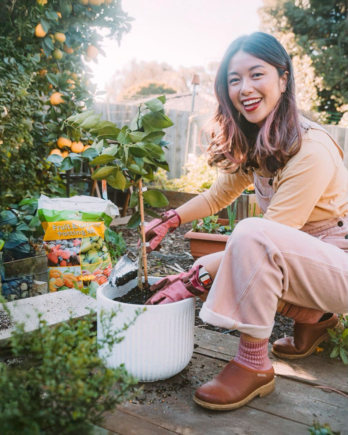 @connieandluna wears Rust Billie Clog