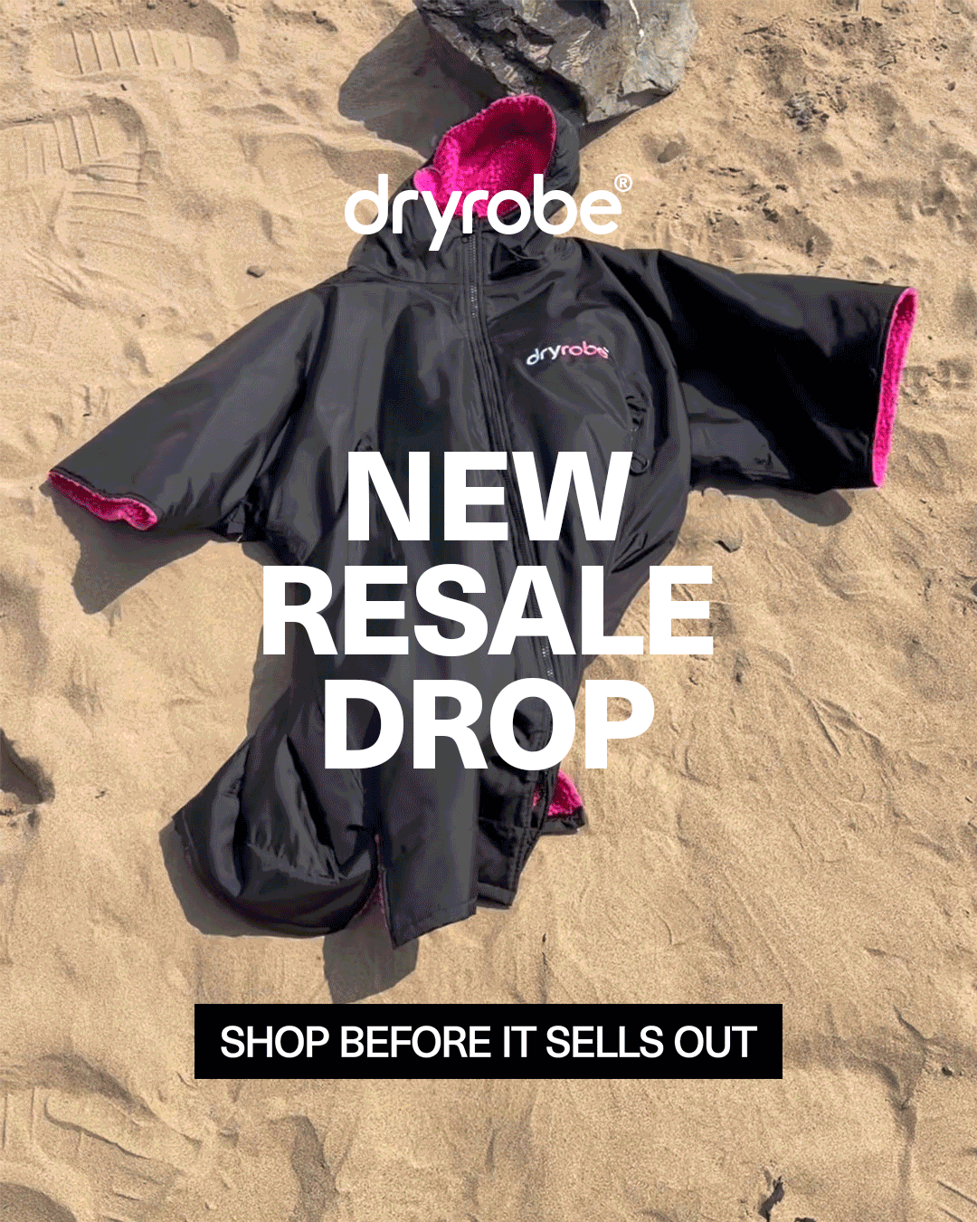 Dryrobe® Advance changing robes being dropped onto the beach