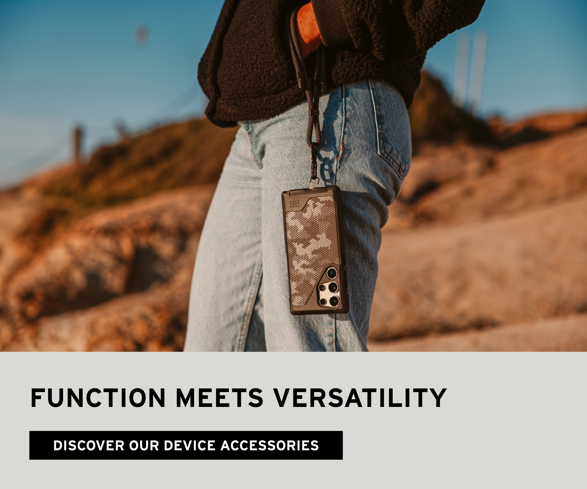 Some one using a parachord lanyard with a Metropolis Case for Galaxy S24