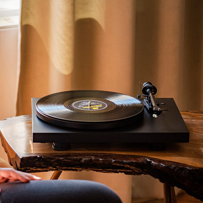 Manual vs. Automatic Turntables