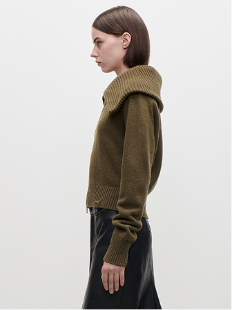 Wide Collar Zip Jumper In Green