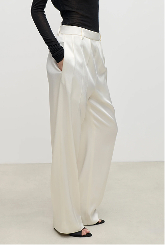 Relaxed Curved Leg Trouser In Ivory