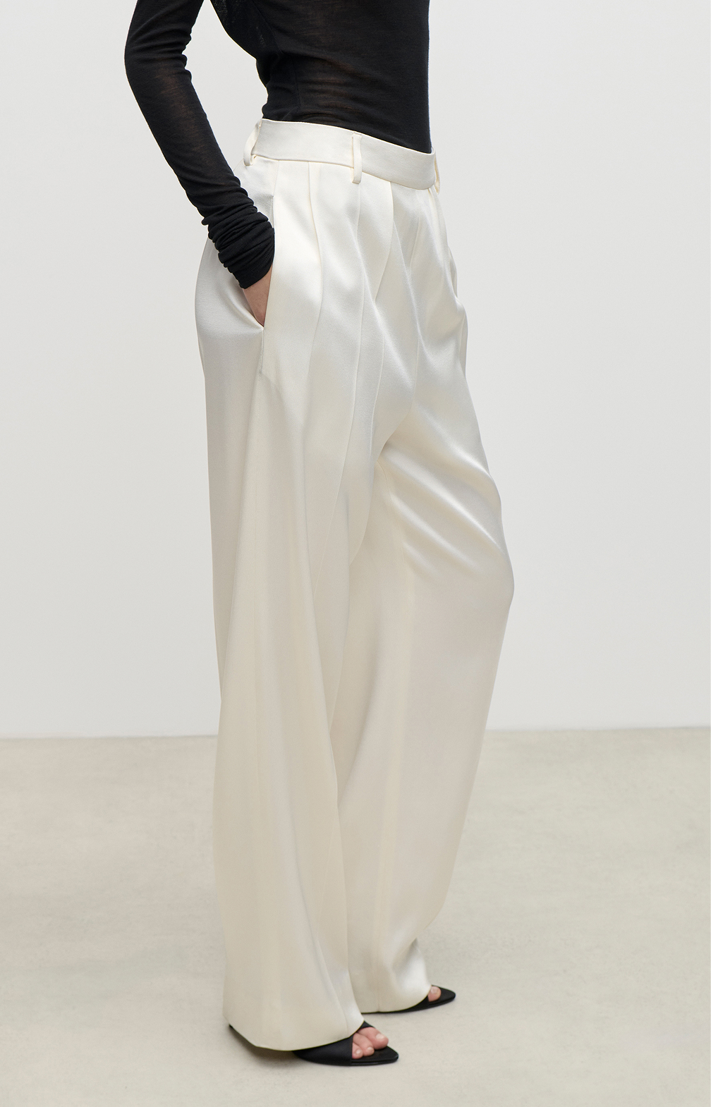 Relaxed Curved Leg Trouser In Ivory