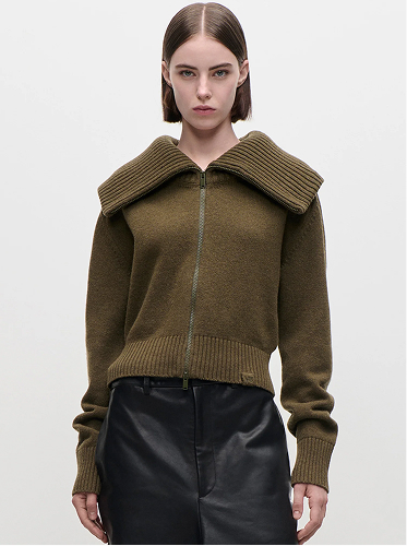 Wide Collar Zip Jumper In Green