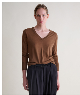 Superfine Merino V Neck Jumper in Camel 