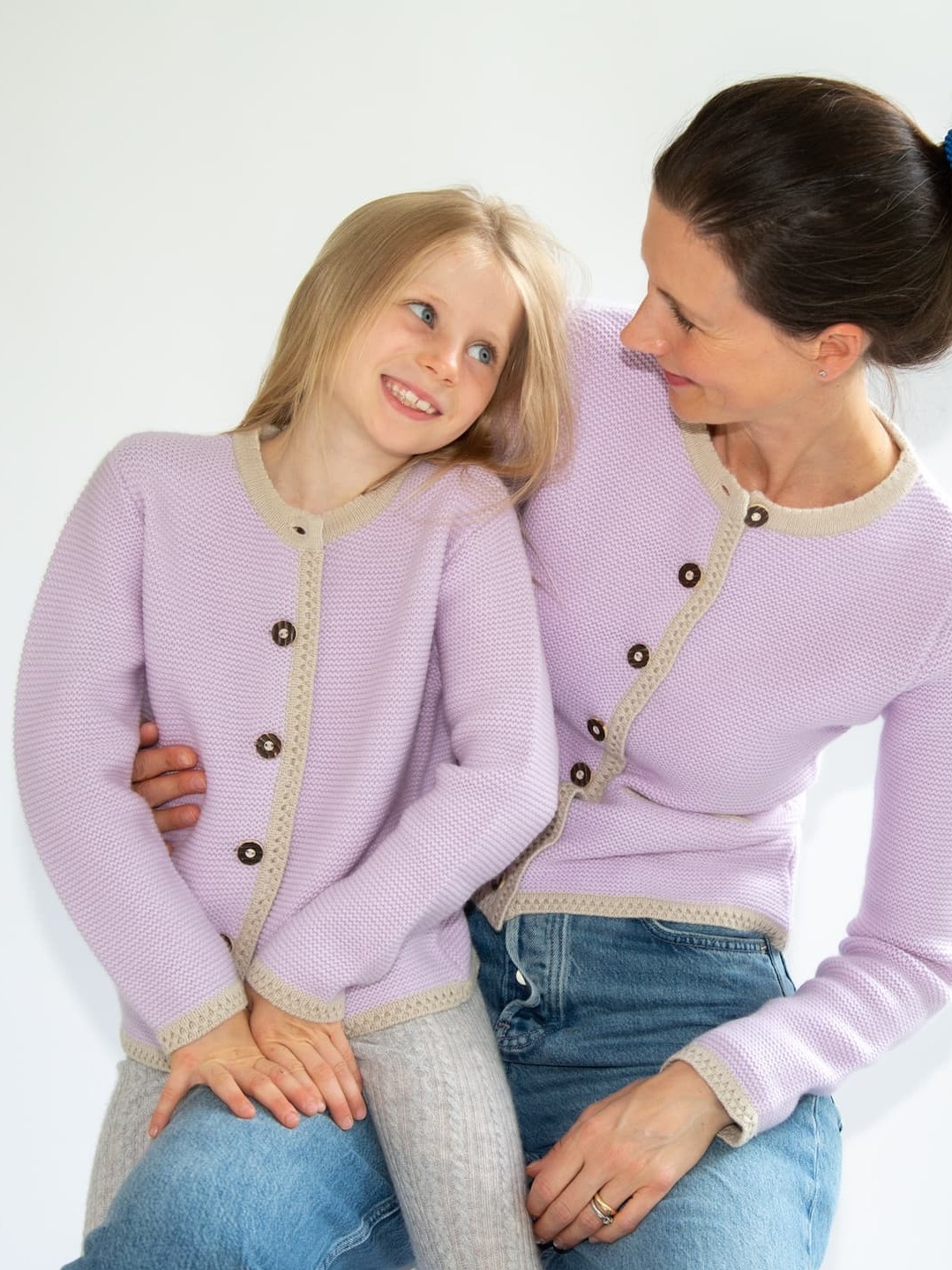 Mutter und Tochter im Partnerlook in Trachten-Kaschmir-Cardigan LENI