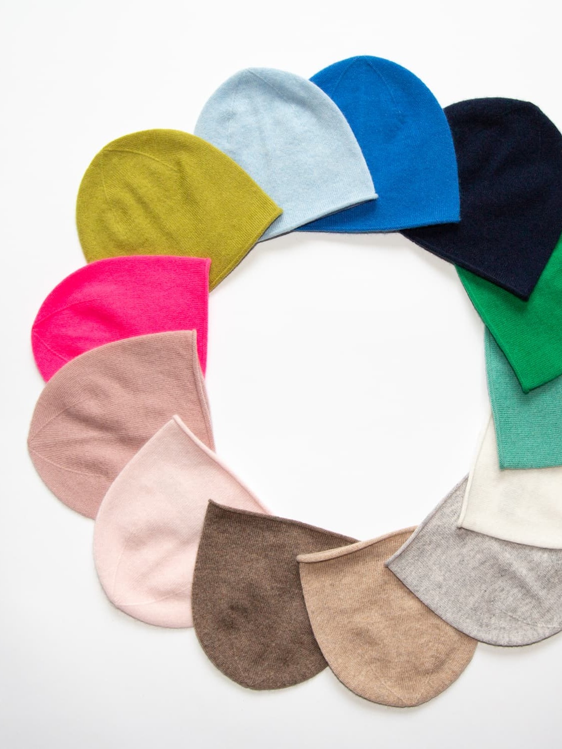 Kaschmirmützen KIM im Kreis gelegt in vielen FarbenSchoko