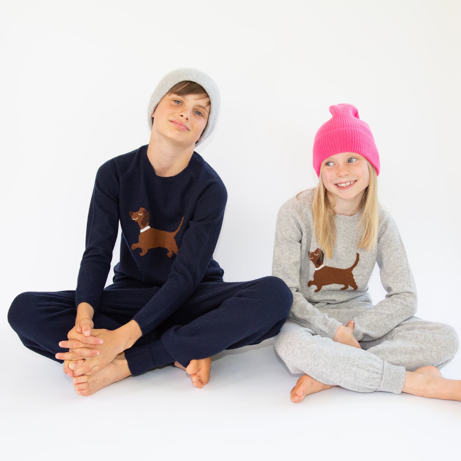 Kinder mit Cashmere Lounge Outfits mit Dackelmotiv